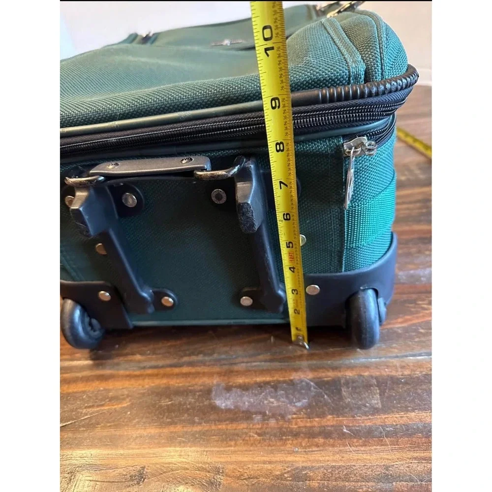 Atlantic Forest Green‎ Rolling Carry On Suitcase 21